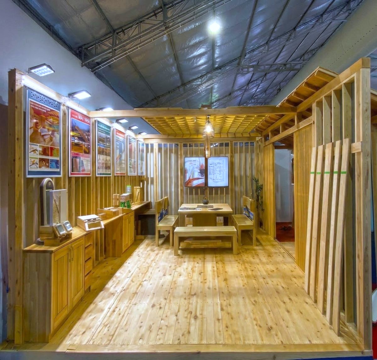 Dấu ấn gian hàng gỗ thương hiệu Watahan - Nhật Bản tại triển lãm Vietbuild