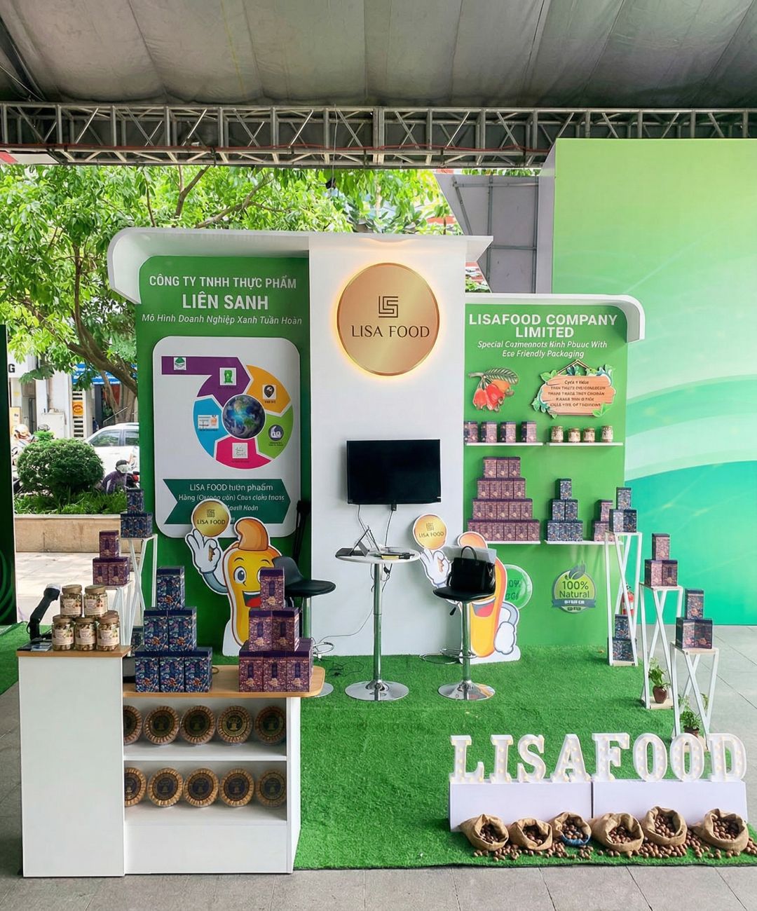 Thi công booth Lisa Food tại diễn đàn kinh tế TP. HCM lần thứ 04