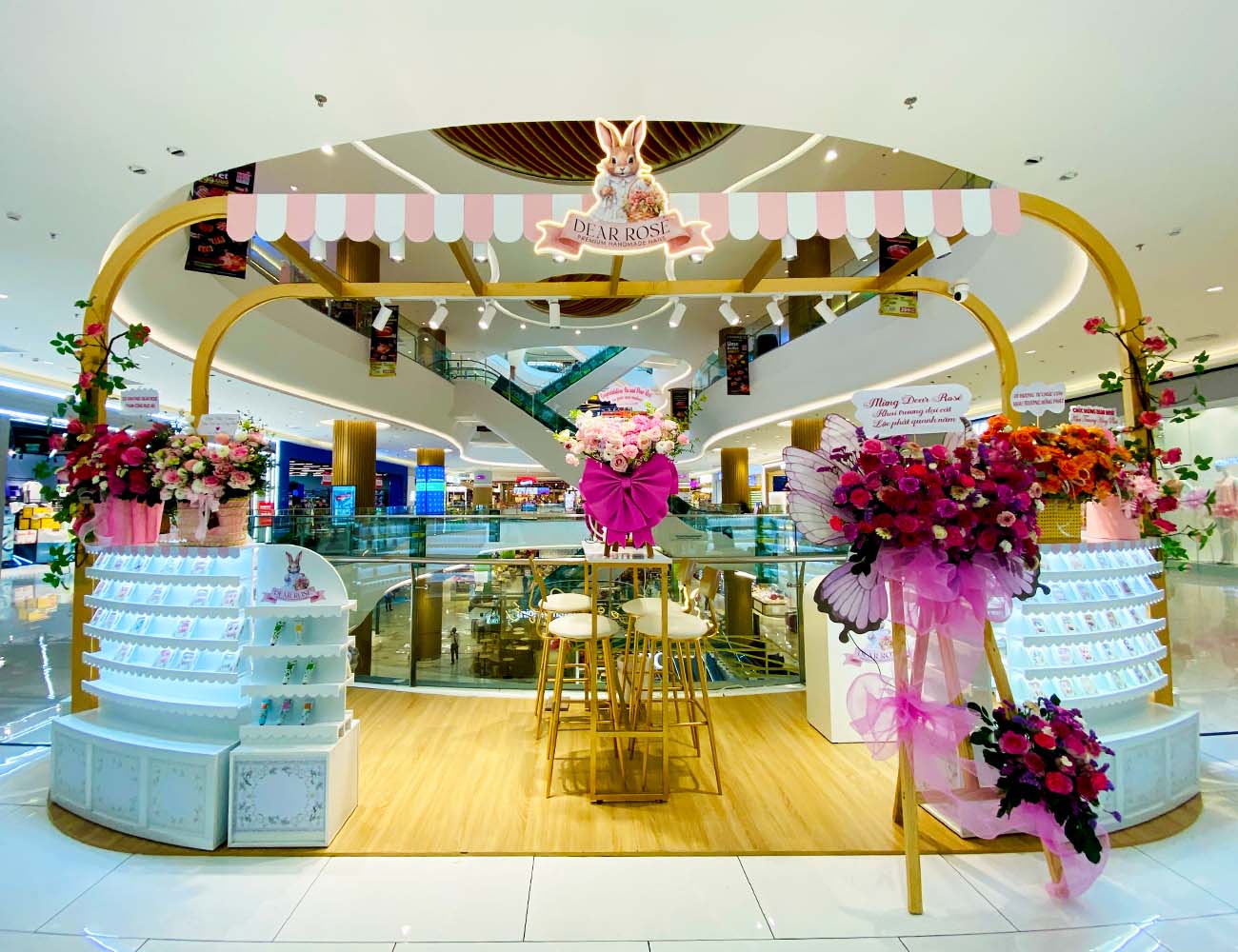 Booth nail thương hiệu Dear Rose tại TTTM Parc Mall Quận 8