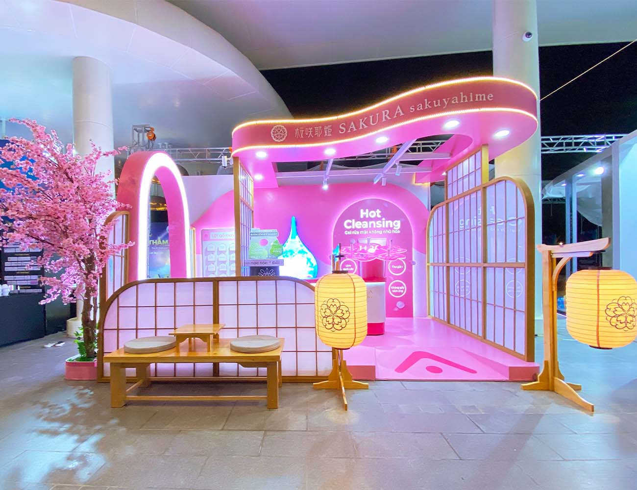 Booth Sakura Sakuyahime tại hội nghị Da liễu Thẩm mỹ toàn quốc lần thứ 8