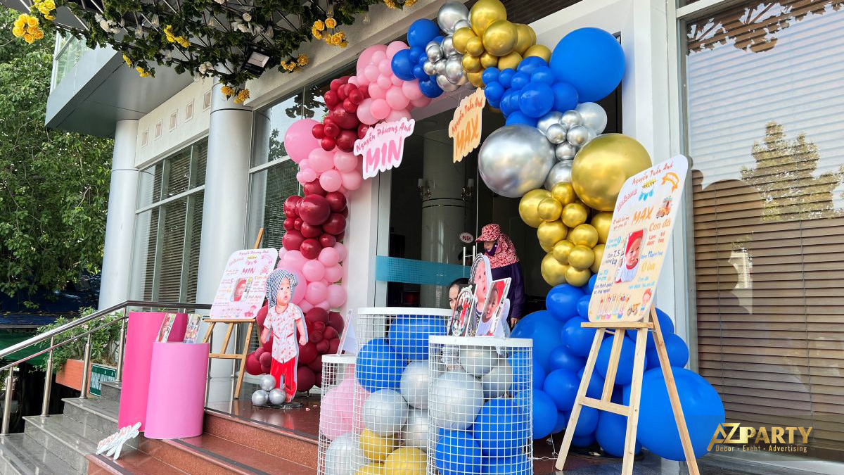 Trang trí tiệc thôi nôi đôi hai bé Min và Max đáng yêu