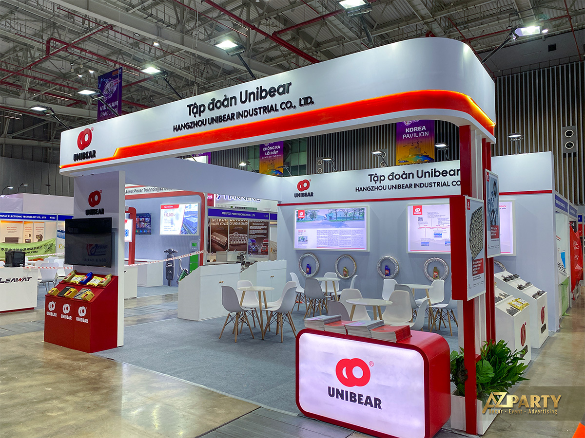 Không gian tiếp khách và bàn tư vấn bên trong gian hàng Unibear được bố trí chuyên nghiệp