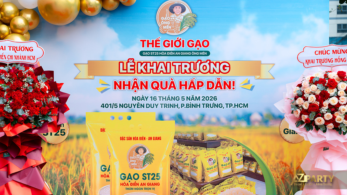 Backdrop khai trương Thế Giới Gạo ngày 16 tháng 5 năm 2026 tại 401/5 Nguyễn Duy Trinh P.Bình Trưng TP.HCM với hoa chúc mừng hai bên
