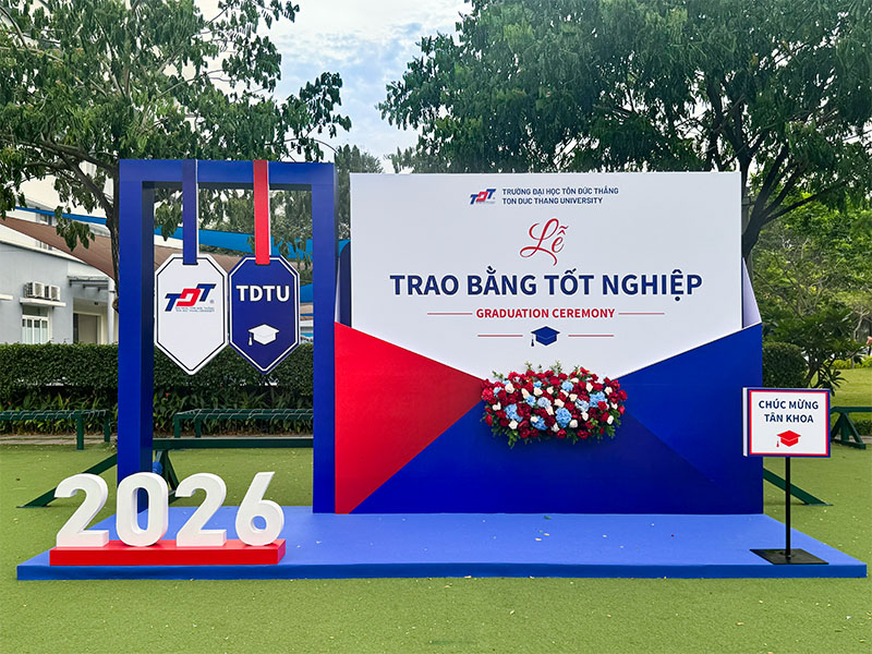 Dự án Thiết kế thi công Photo Booth check-in Lễ Trao Bằng Tốt Nghiệp Đại học Tôn Đức Thắng 2026 - AZparty