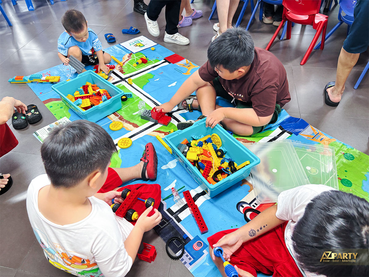 Khu vực vui chơi xếp hình lego sáng tạo cho trẻ em tại sự kiện 1/6 Vinhomes