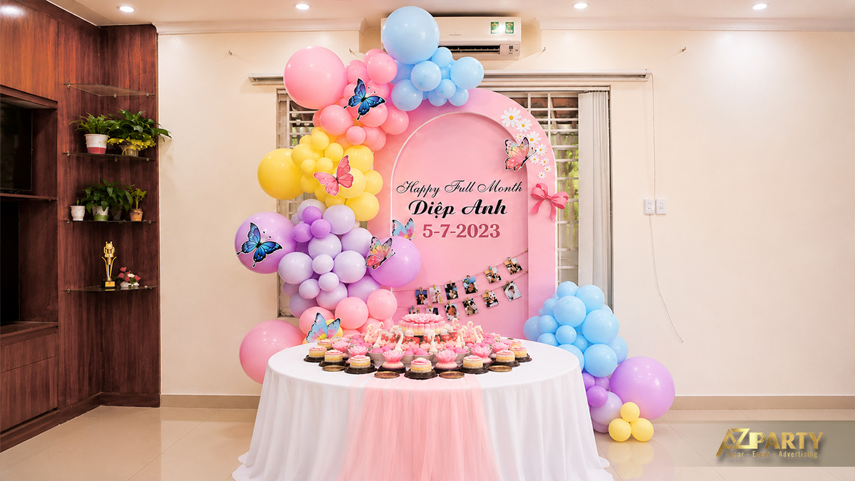 Chi tiết phụ kiện trang trí đáng yêu trên bàn gallery tiệc thôi nôi