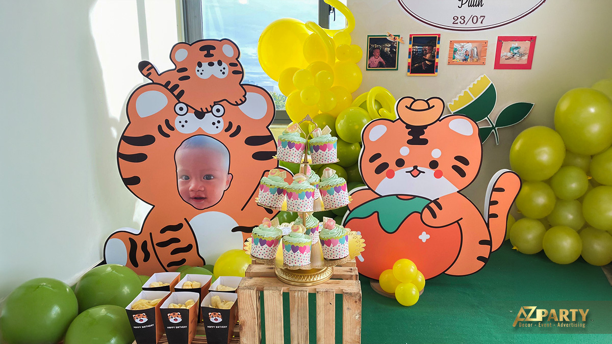 Toàn cảnh không gian trang trí tiệc thôi nôi rực rỡ của hai bé Lion và Putin