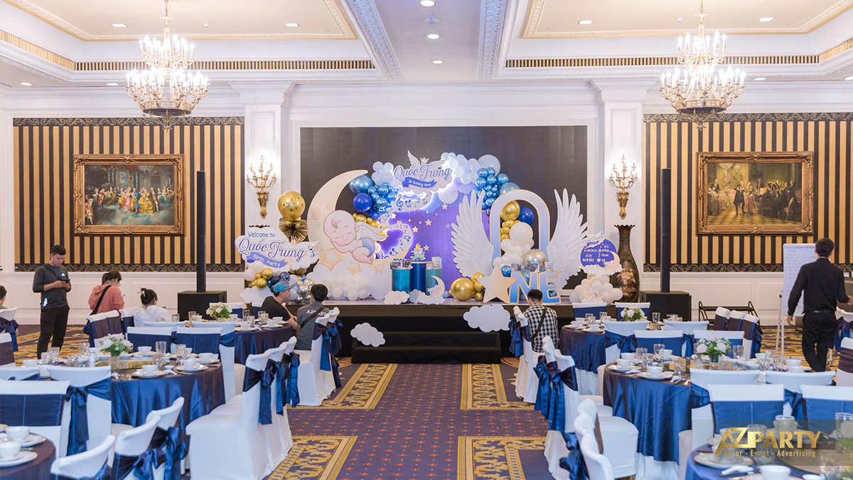 Toàn cảnh không gian trang trí tiệc thôi nôi ấn tượng của bé Quốc Trung