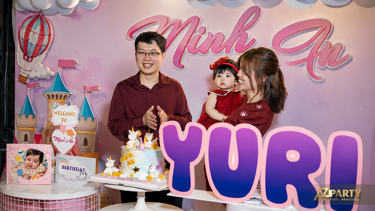 Mô hình trang trí đáng yêu làm điểm nhấn cho không gian tiệc thôi nôi