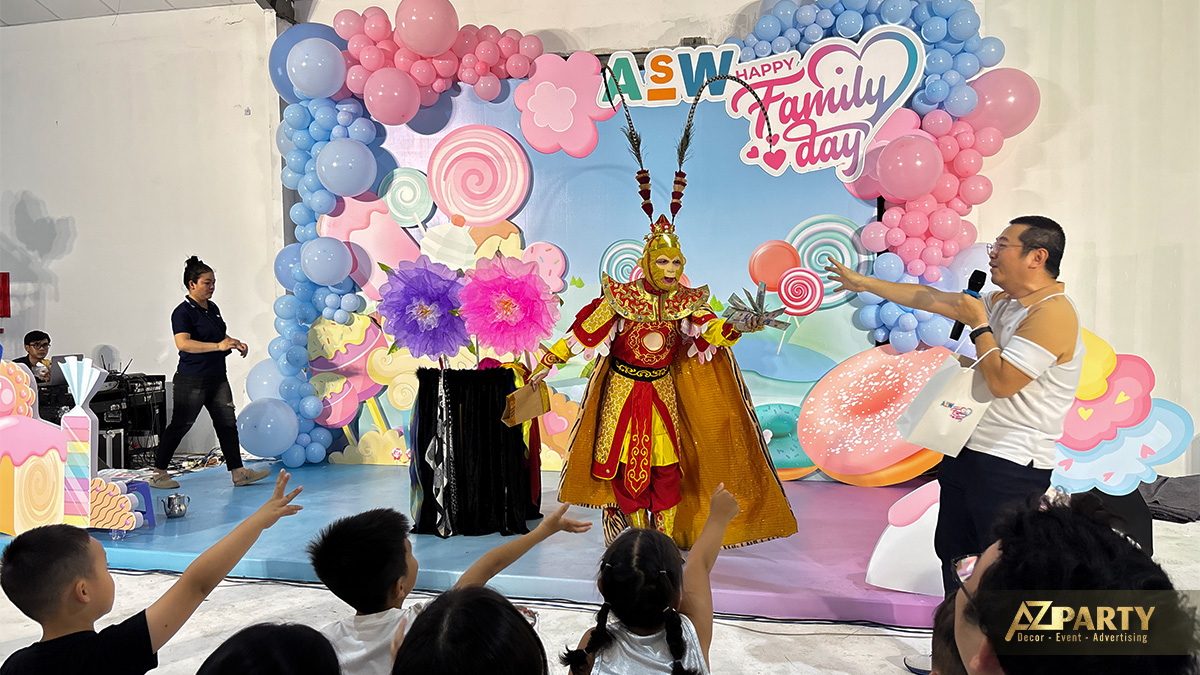 Biểu diễn Tôn Ngộ Không oai phong với bông hoa khổng lồ trên sân khấu ngày hội ASW Family Day