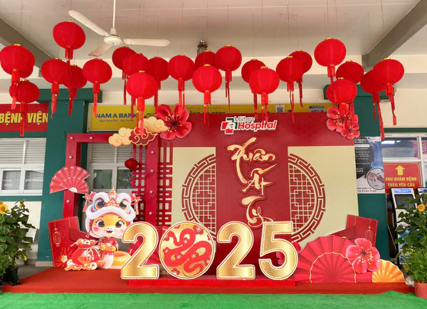 Trang trí Tết Ất Tỵ 2025 tại Bệnh viện Quân y 7A