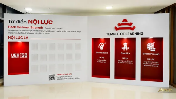 Booth check-in Từ điển Nội lực tại Trường Tài năng UEH.ISB
