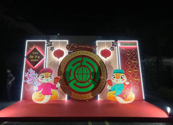 Công ty Takako chào xuân với tiểu cảnh trang trí tết lộng lẫy