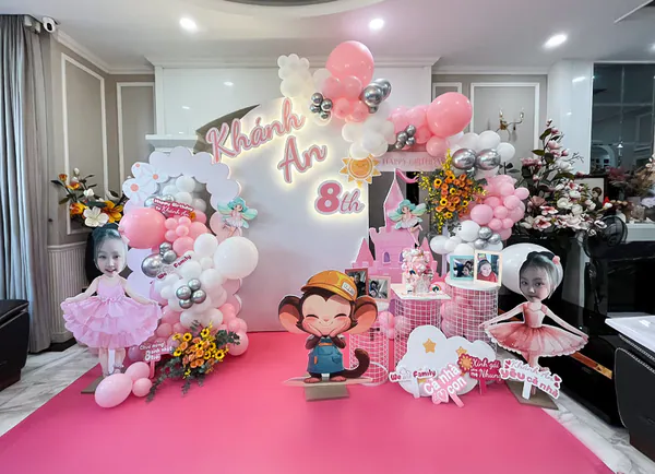 Cùng Khánh An đón sinh nhật 8 tuổi với tone màu hồng mộng mơ