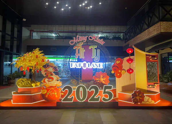 Trang trí Tết Ất Tỵ 2025 rực rỡ tại TTTM Faifo Lane