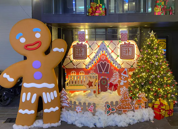 Trang trí Noel tại Khu 13 Club – Concept Ngôi Nhà Bánh Gừng