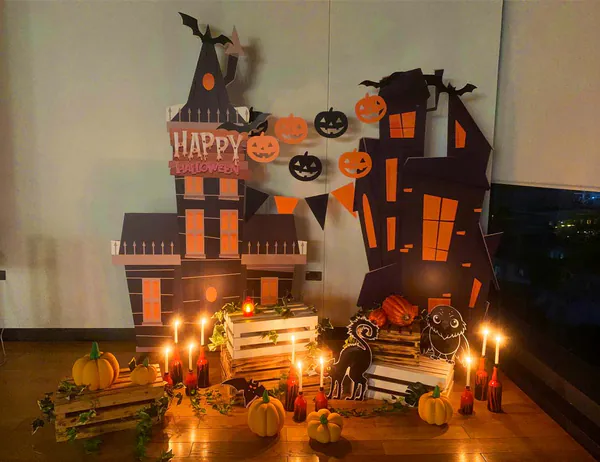 Trang trí Halloween văn phòng công ty Dialectica với tiểu cảnh ma mị