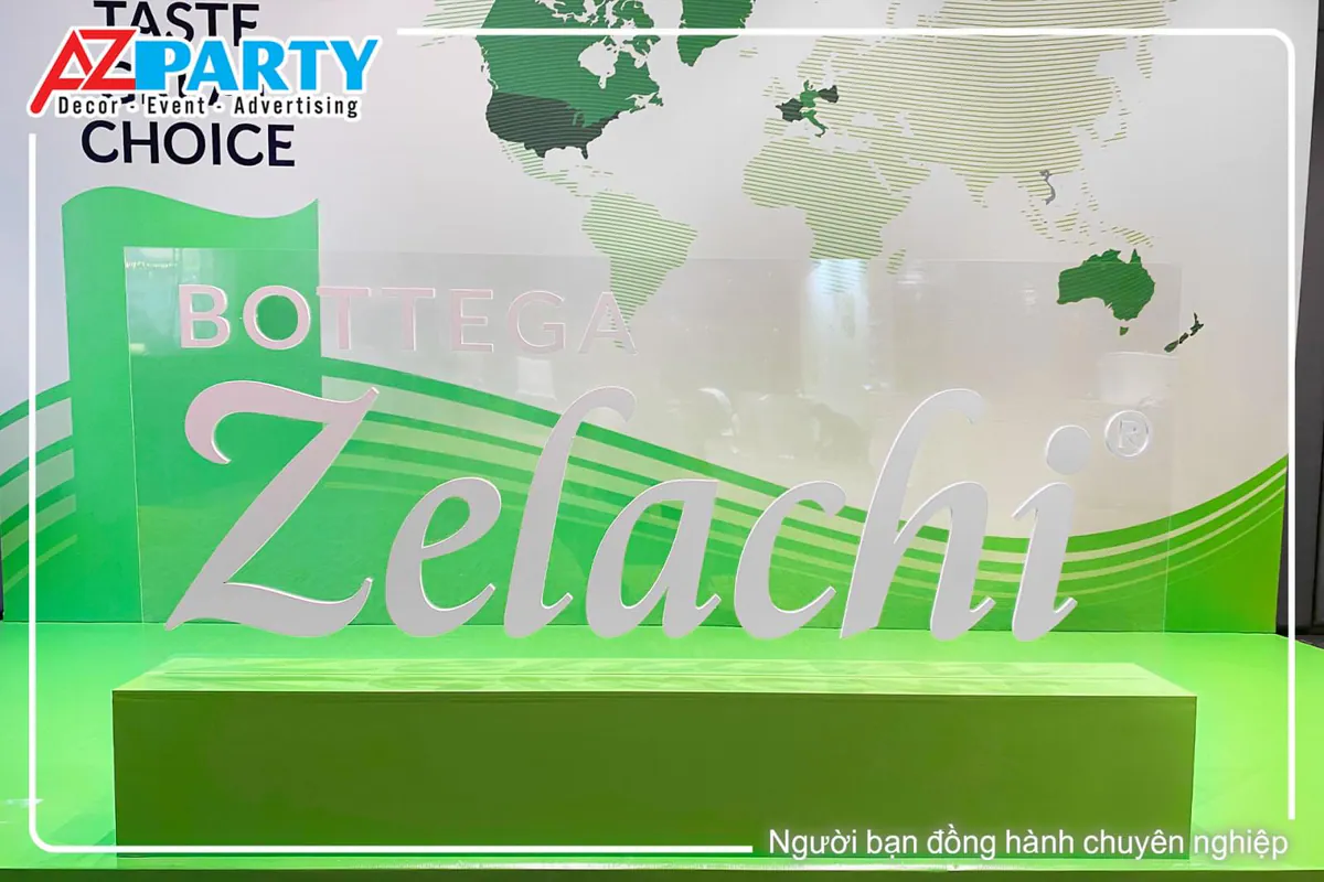 Bộ chữ in nổi thương hiệu Zelachi được đặt trước booth