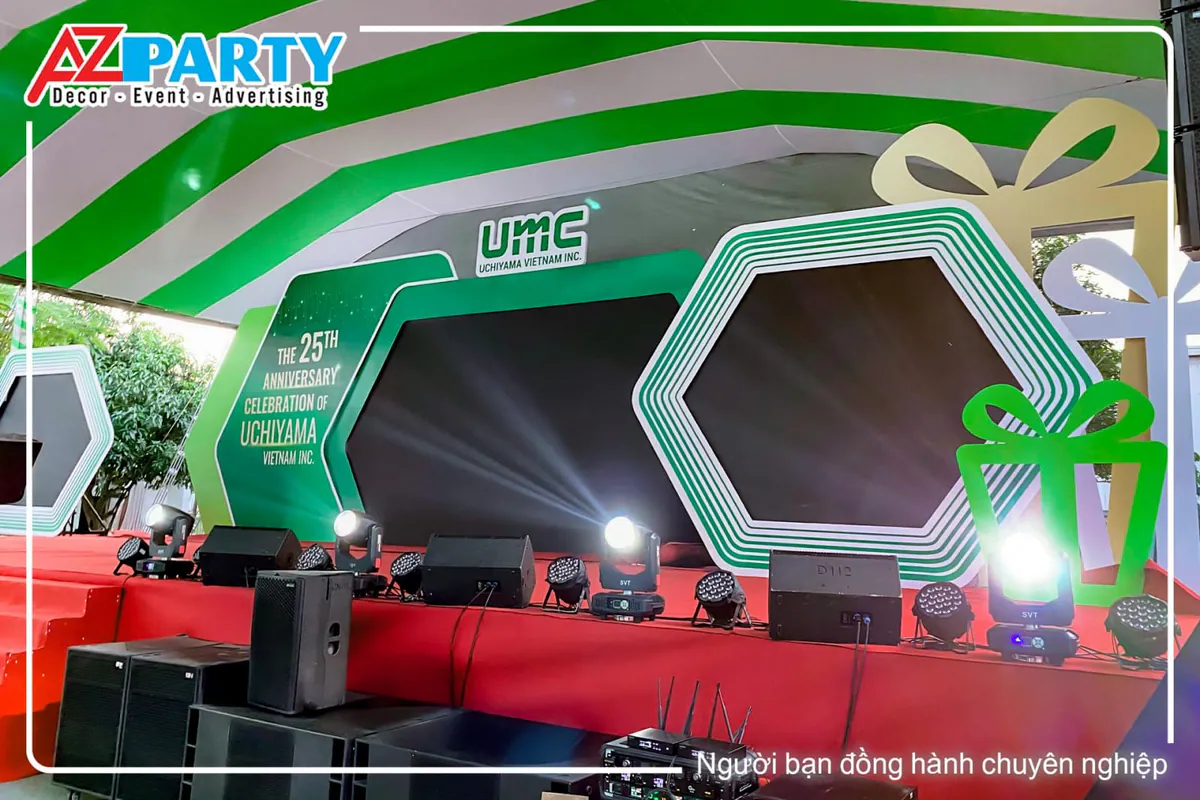Hệ thống màn hình LED lục giác độc đáo trên sân khấu sự kiện Uchiyama