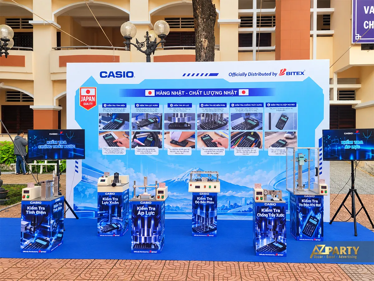 Khu giới thiệu các bài kiểm tra độ bền máy tính CASIO với sáu trụ và hai màn hình