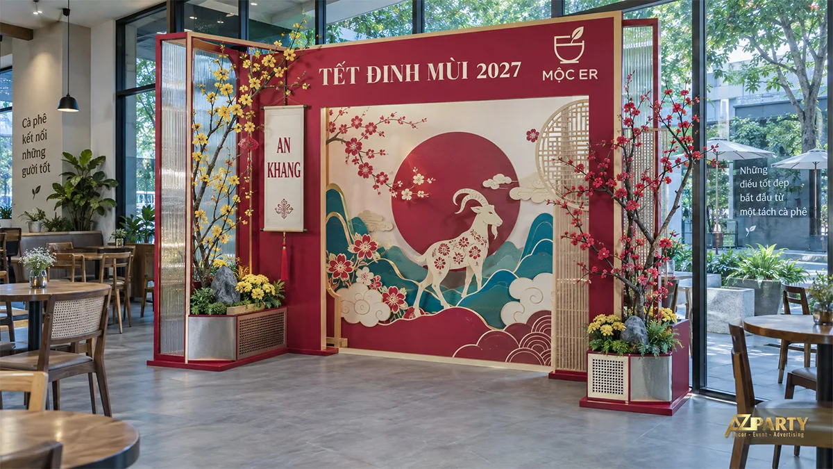 Backdrop tại quán cà phê với khung đỏ, hình dê, hoa mai và hoa đào