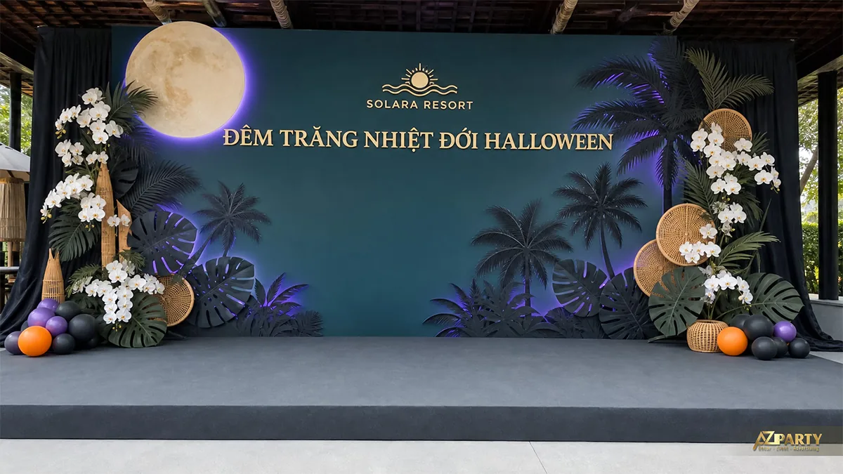Mẫu phông Halloween nhiệt đới với lá cọ, hoa lan trắng và bóng cam tím đen