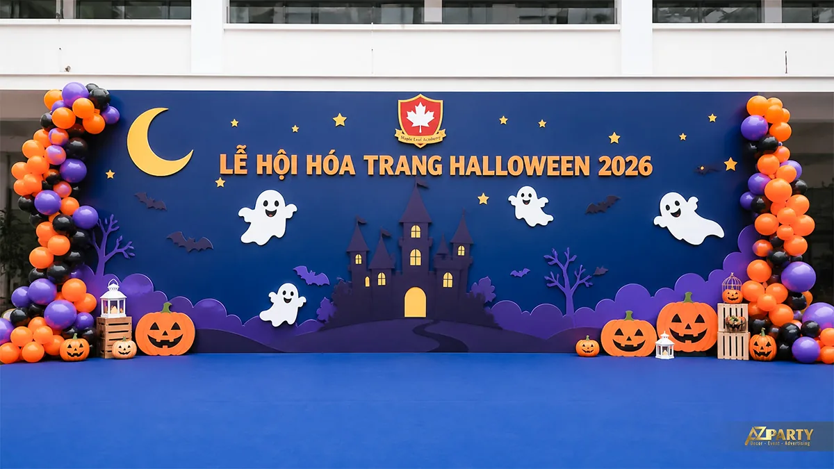 Sân khấu Halloween trường học với lâu đài tím, bóng bay và các nhân vật ma thân thiện