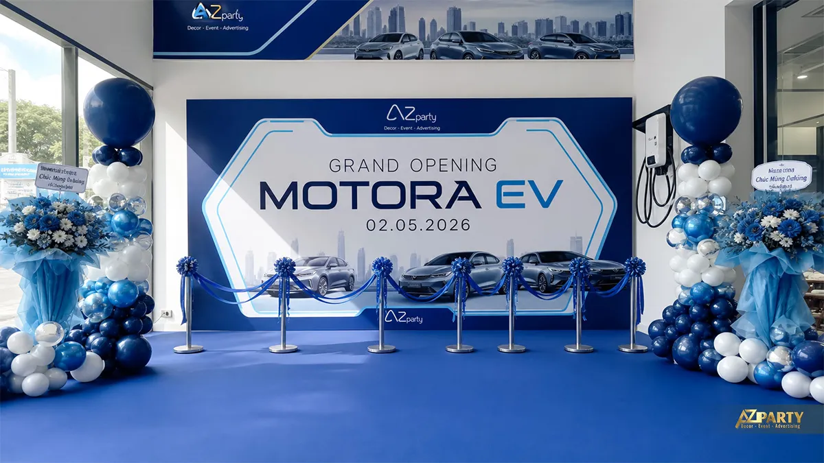 Backdrop Motora EV màu xanh trắng với khu vực cắt băng phía trước