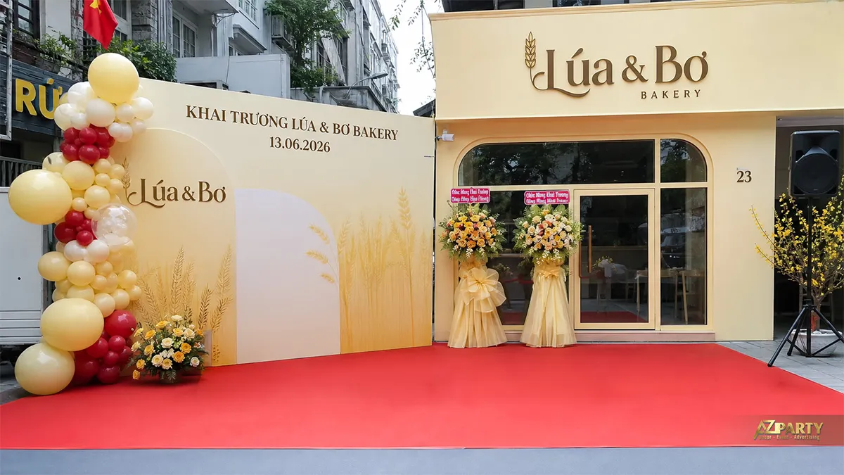 Backdrop Lúa & Bơ Bakery màu kem với họa tiết lúa mì và cụm bóng đỏ vàng