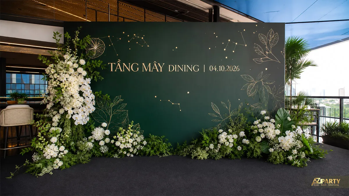 Backdrop Tầng Mây Dining màu xanh rêu với họa tiết chòm sao và hoa trắng