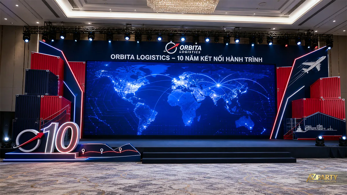 Backdrop 10 năm Orbita Logistics với container và bản đồ kết nối toàn cầu