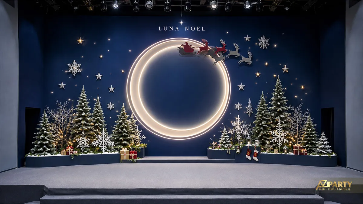Backdrop sân khấu Noel xanh navy với vòng tròn đèn phát sáng, rừng thông và xe trượt tuyết
