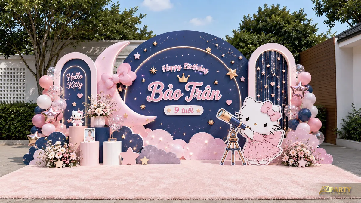 Backdrop sinh nhật Hello Kitty xanh navy cho bé Bảo Trân 9 tuổi với trăng sao, kính thiên văn và bóng pastel