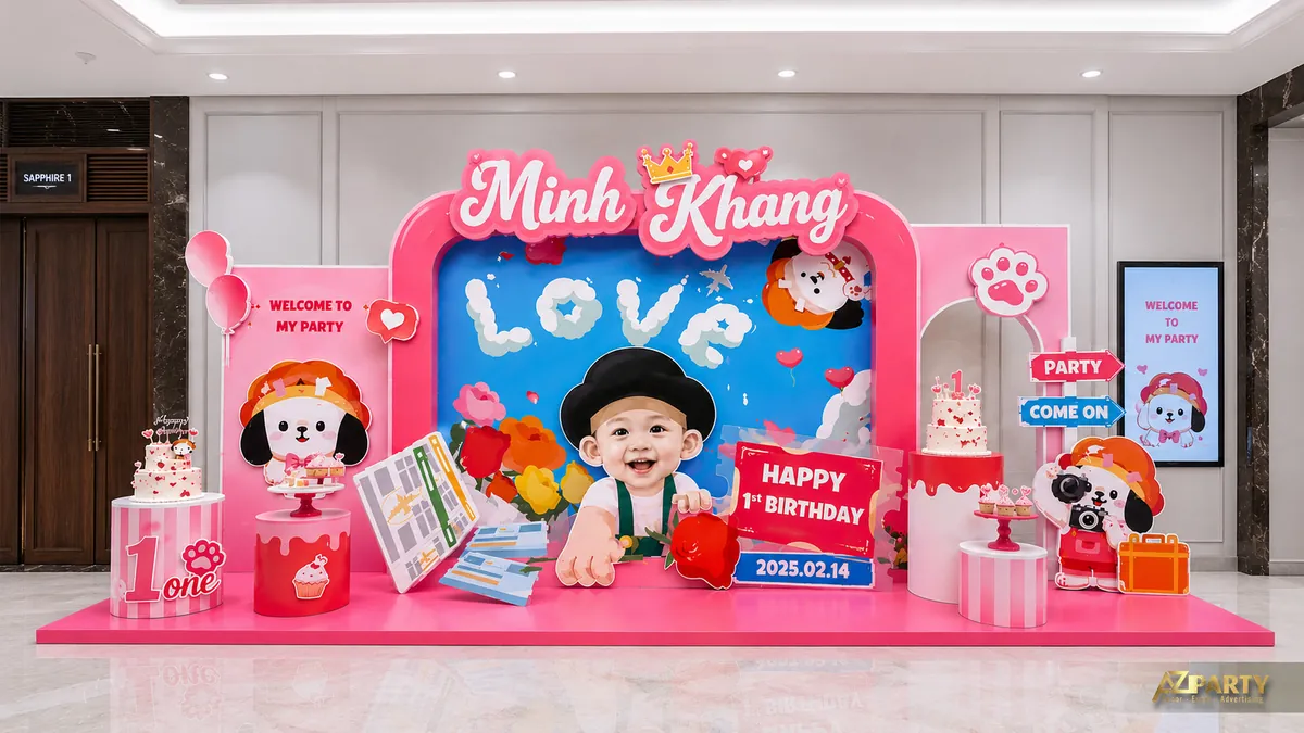 Backdrop sinh nhật Minh Khang 1 tuổi chủ đề hội họa với màu hồng xanh và nhân vật cún