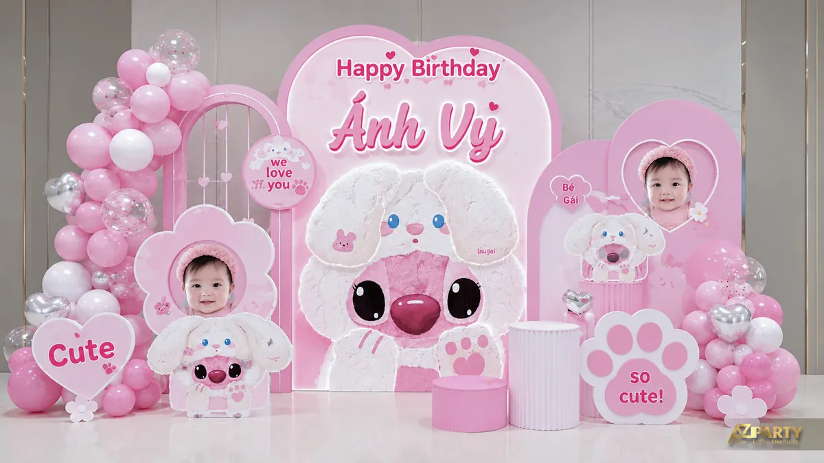 Backdrop hồng pastel với nhân vật tai dài lông trắng, ảnh bé và hai cụm bong bóng