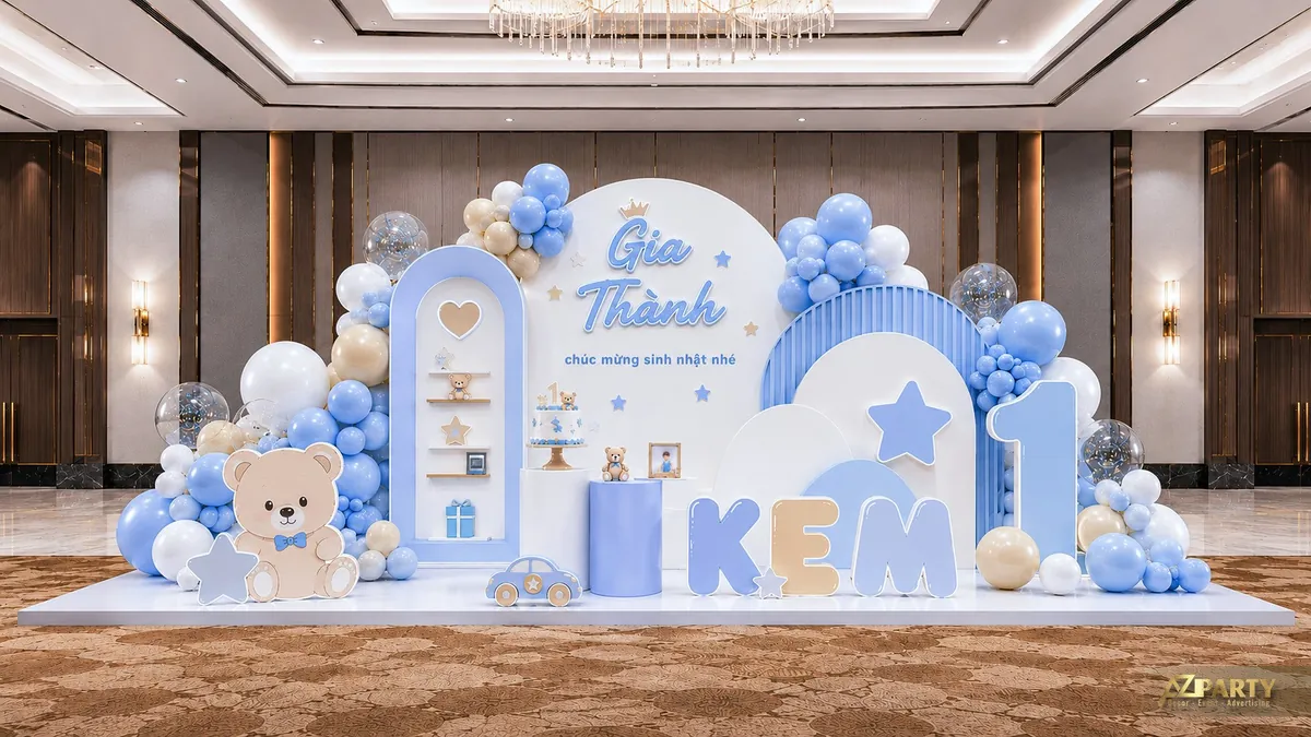Backdrop sinh nhật Gia Thành 1 tuổi xanh kem với gấu, ngôi sao và cụm bóng