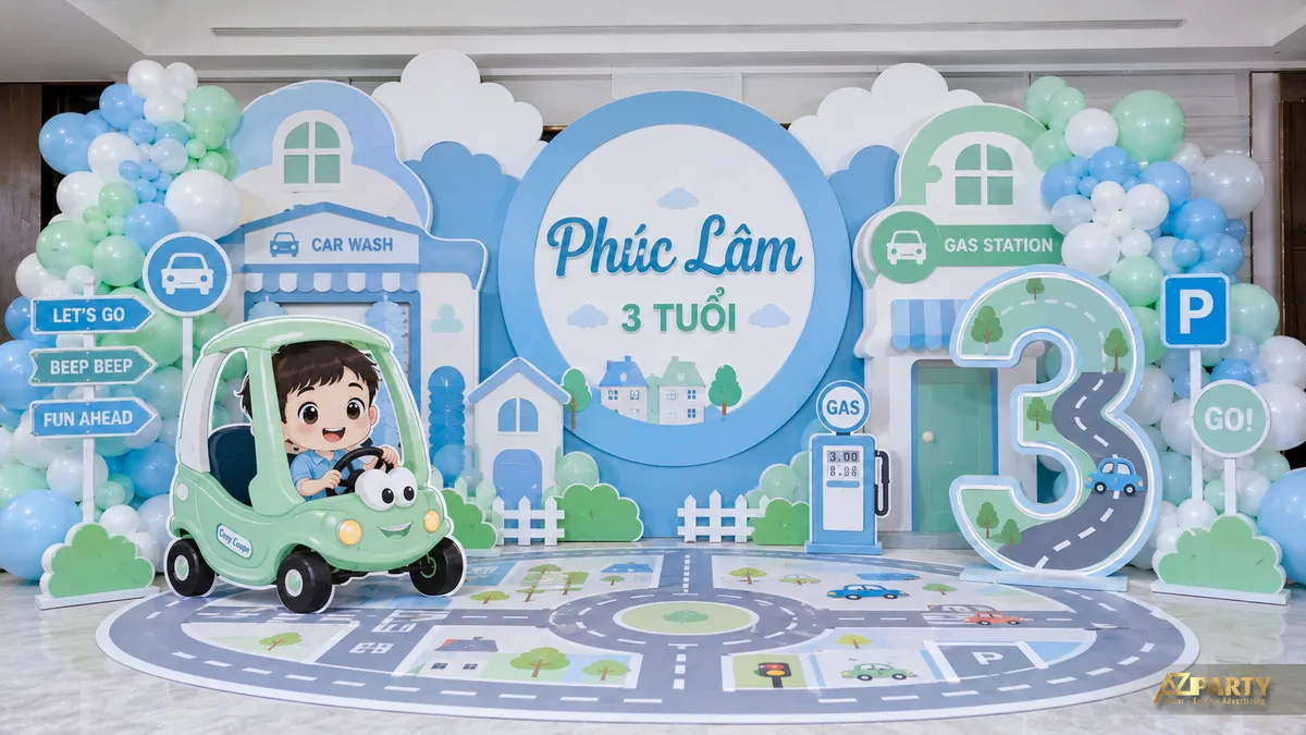 Khu trang trí sinh nhật pastel xanh mint cho bé Phúc Lâm 3 tuổi với car wash, gas station và đường phố mini
