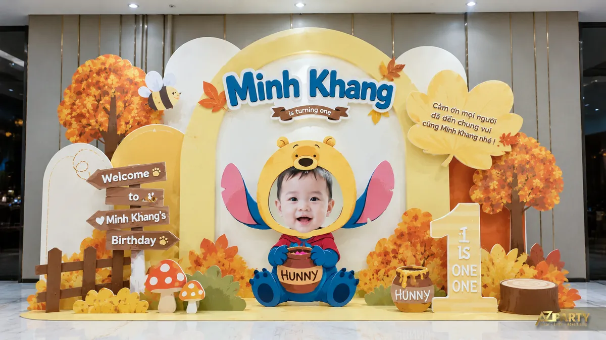 Backdrop Stitch kết hợp gấu Pooh trong khu rừng mùa thu màu vàng cam cho tiệc thôi nôi
