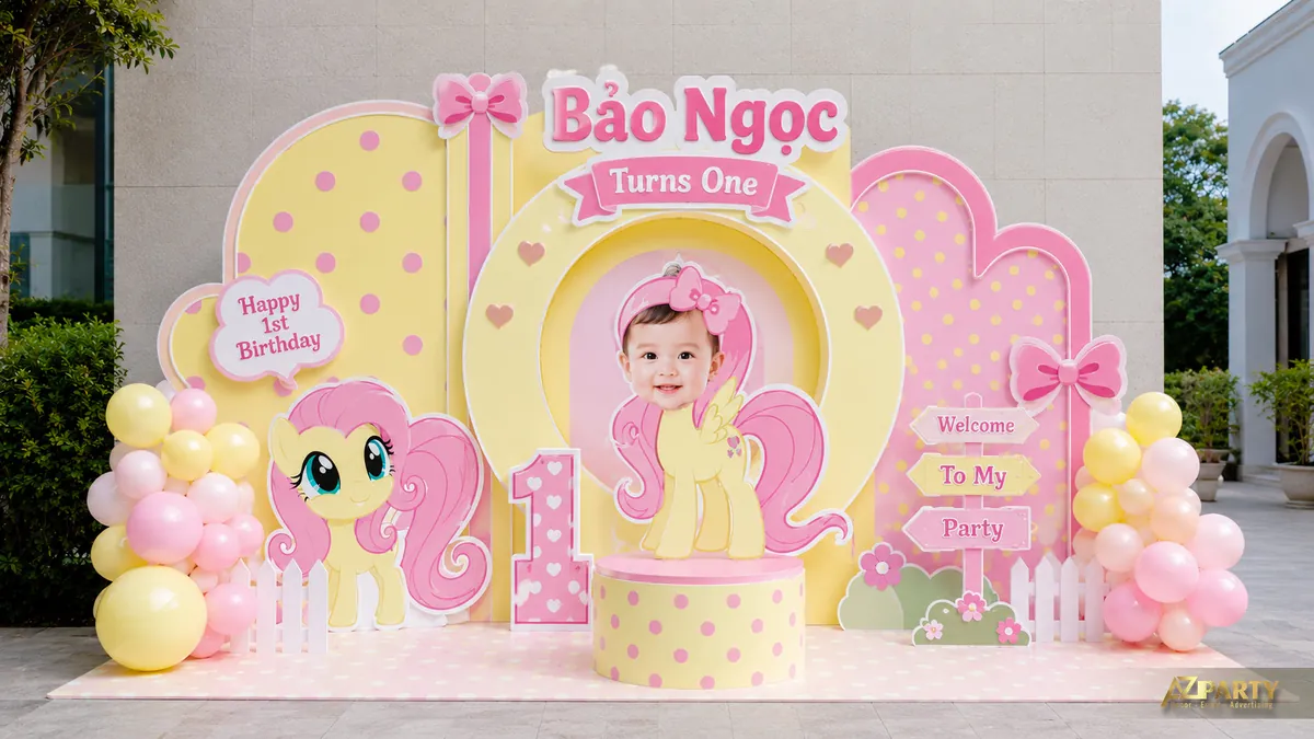 Backdrop thôi nôi Bảo Ngọc tone vàng hồng với ngựa Little Pony, ảnh bé và số 1