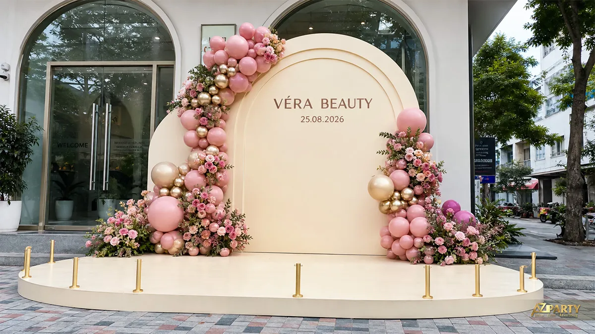 Backdrop Vera Beauty màu hồng với cụm bóng hai bên