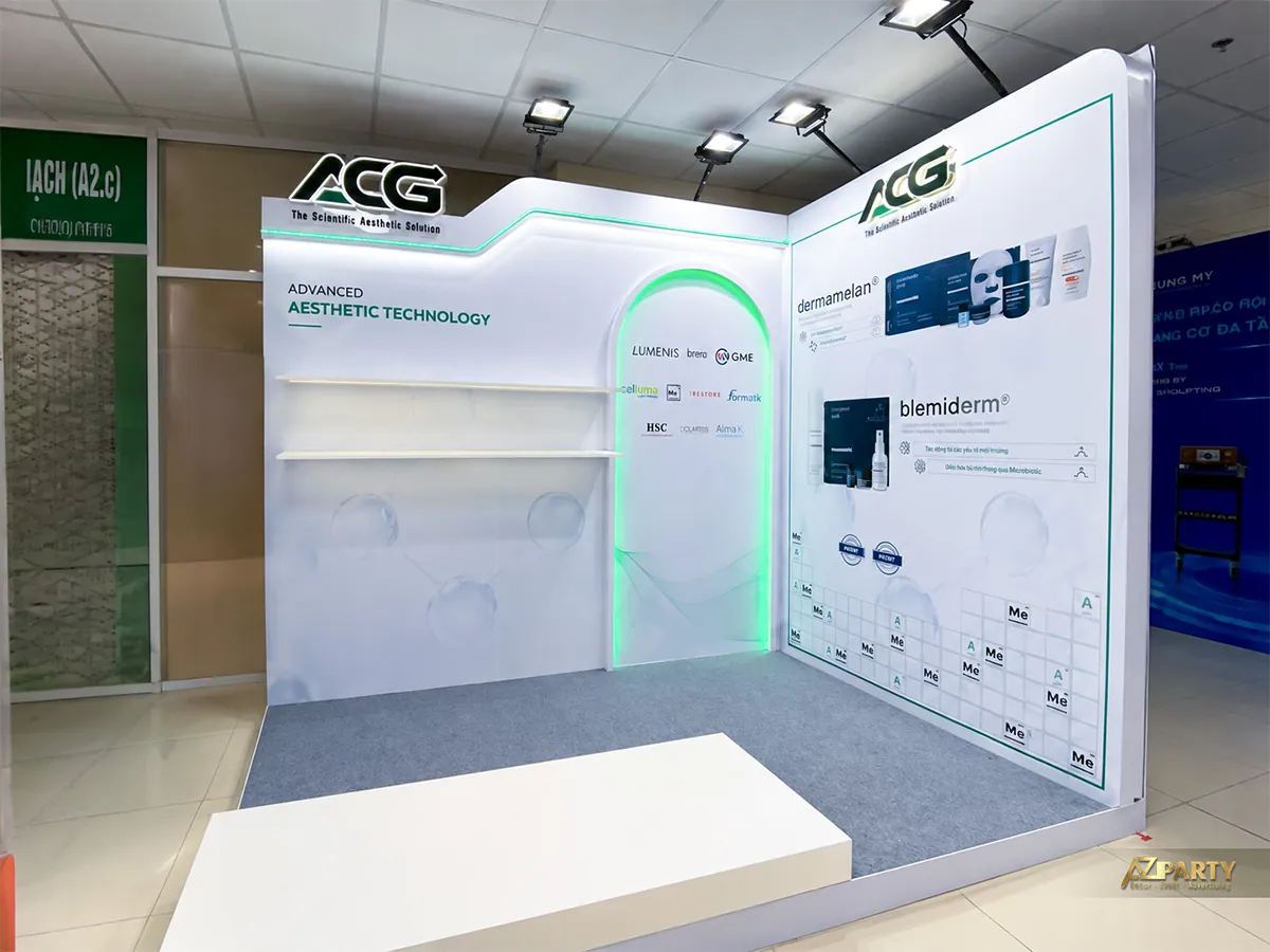 Toàn cảnh booth ACG tại HALMES 2026 với vòm sáng xanh và hai mảng trưng bày