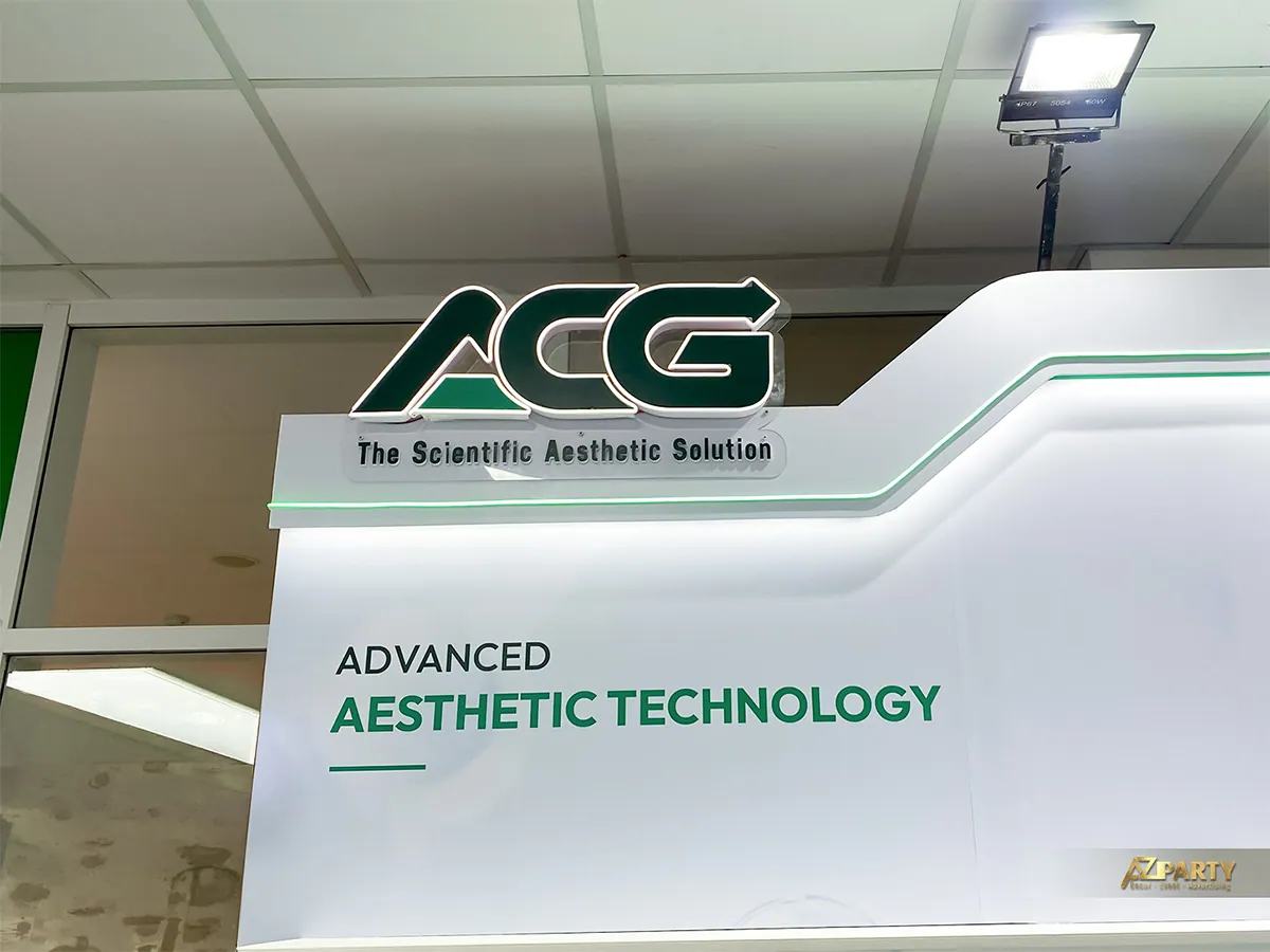 Logo ACG và thông điệp Advanced Aesthetic Technology trên vách booth
