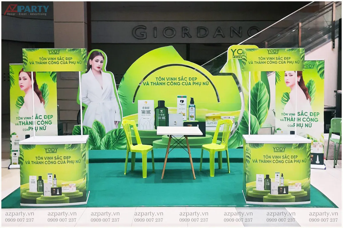 Mẫu thiết kế booth sự kiện Yody White tôn vinh sắc đẹp phụ nữ với sắc xanh nổi bật