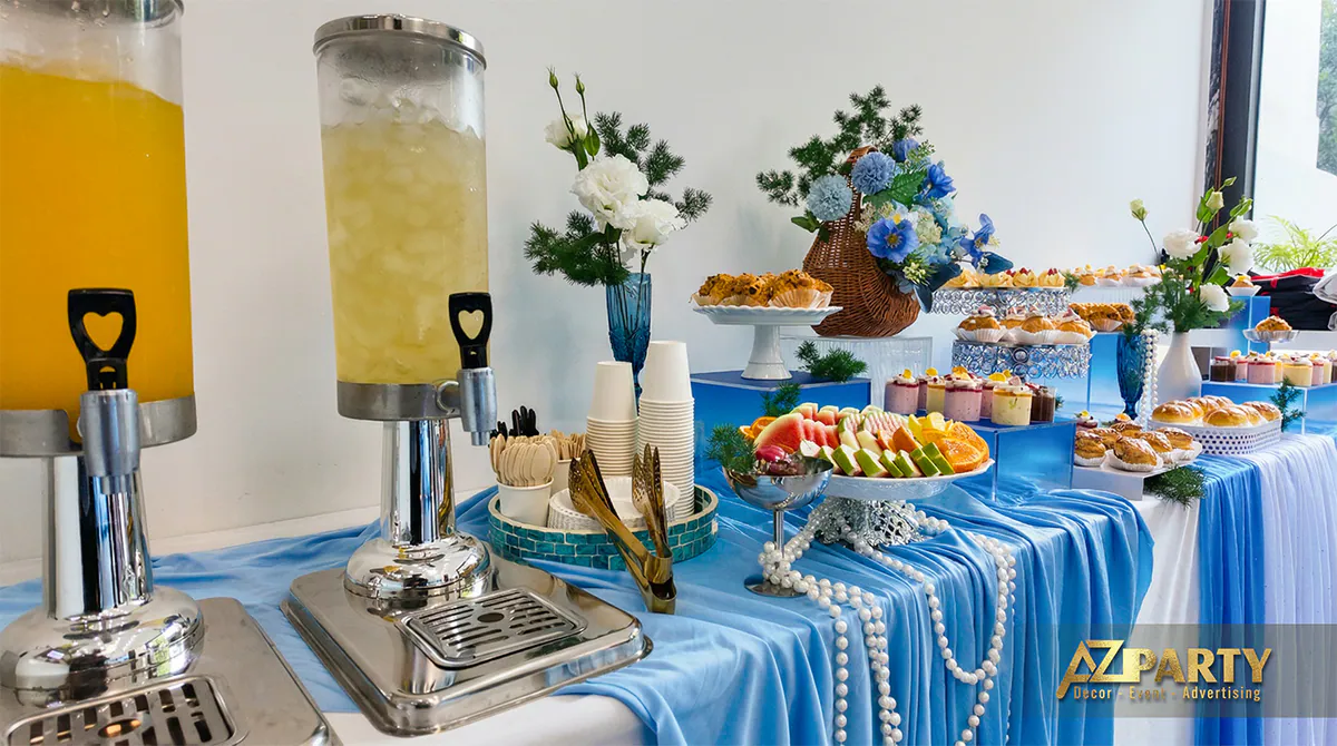 góc chụp bên trái của bàn teabreak kỷ niệm 8 năm thành lập Muse