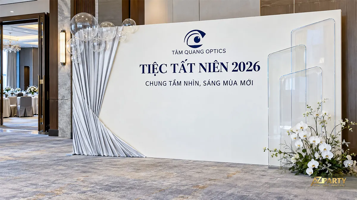Backdrop trắng cùng rèm bạc, bóng trong và hoa lan trắng