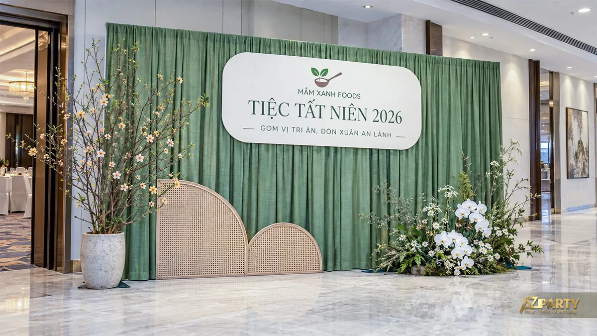Phông rèm xanh lá với bảng trắng, mây tre và hoa lan