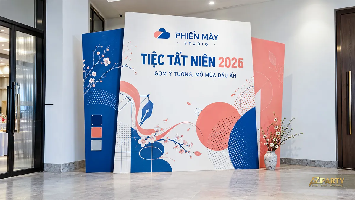 Vách xanh hồng trắng với nét bút, chấm tròn và cành hoa