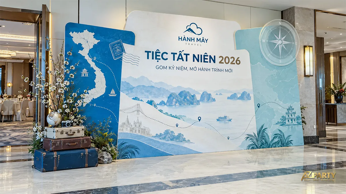Vách xanh trắng với bản đồ Việt Nam, la bàn và va li