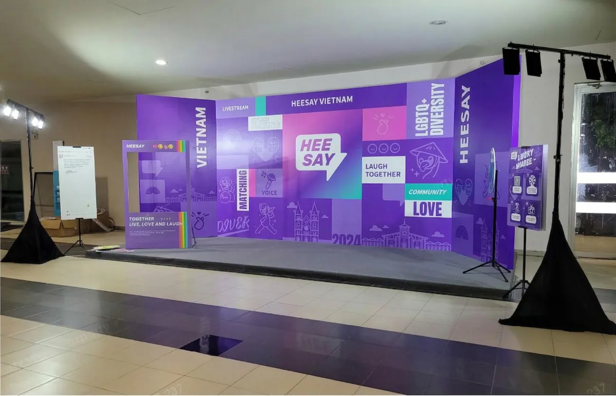 Góc chụp bên phải của photobooth Heesay Việt Nam