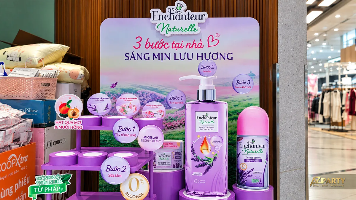 Cận cảnh vách Naturelle giới thiệu ba bước chăm sóc và hình sữa tắm, serum khử mùi